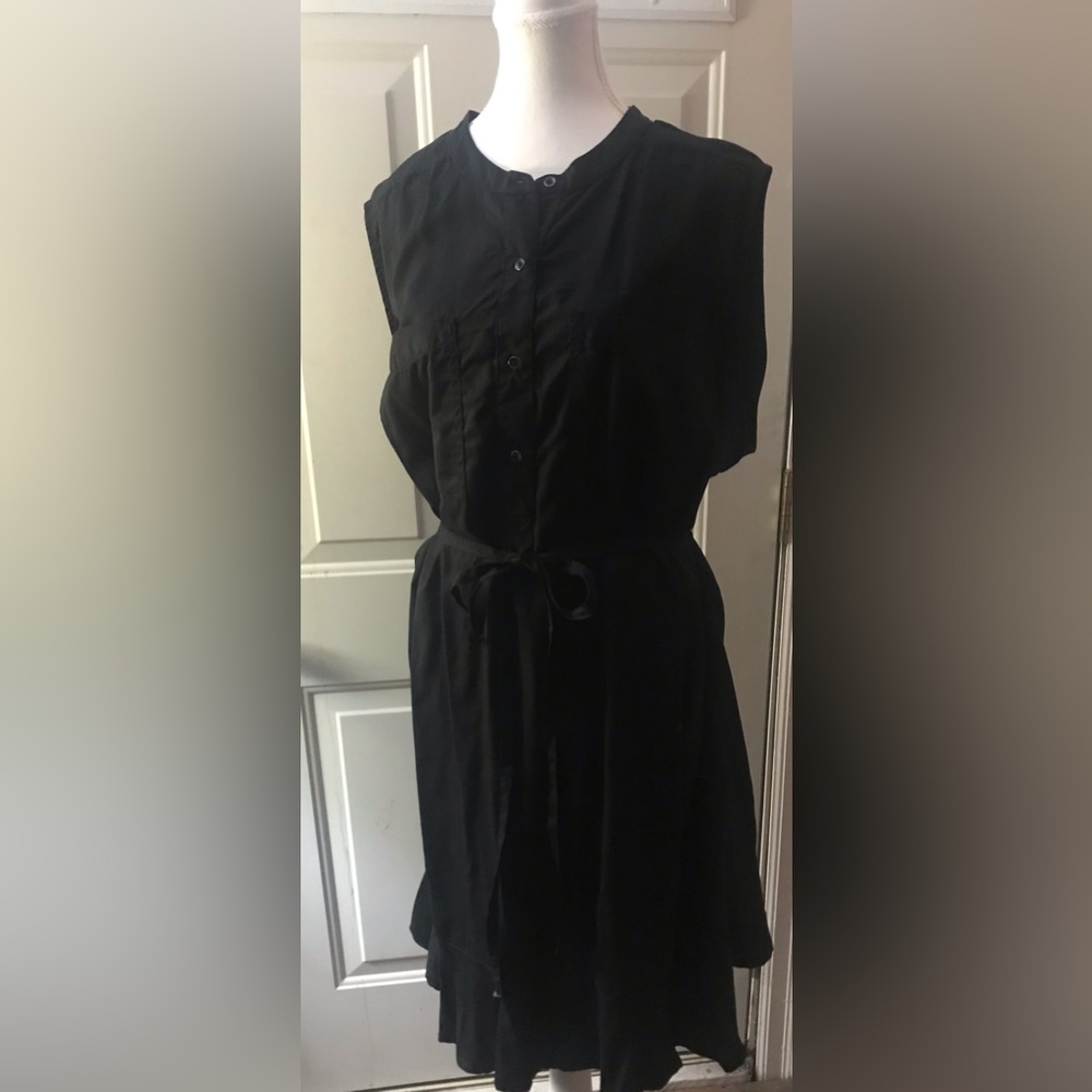 Sleeveless summer dress with ruffle bottom